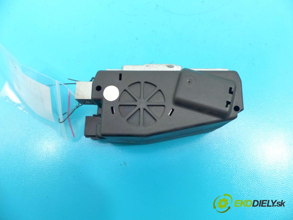 Audi A4 B8 2007-2015 2.0 tdi 143 HP manual 105 kW 1968 cm3 4- Blokáda: řízení: 8K0905852C (Ostatné)