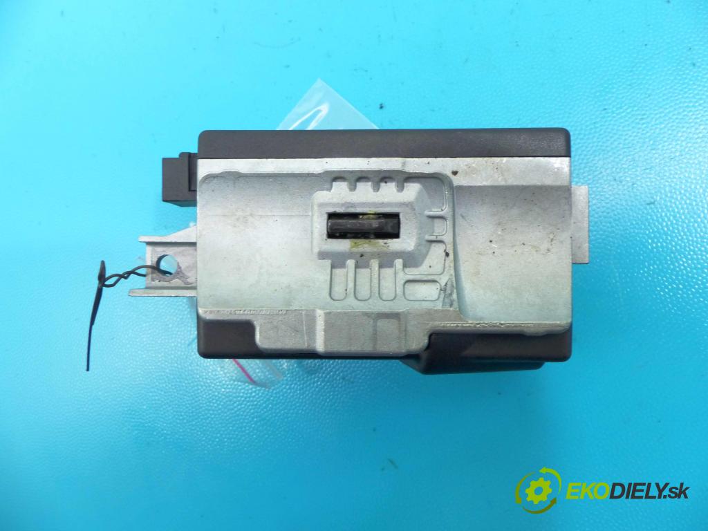 Audi A4 B8 2007-2015 2.0 tdi 143 HP manual 105 kW 1968 cm3 4- Blokáda: řízení: 8K0905852C (Ostatné)