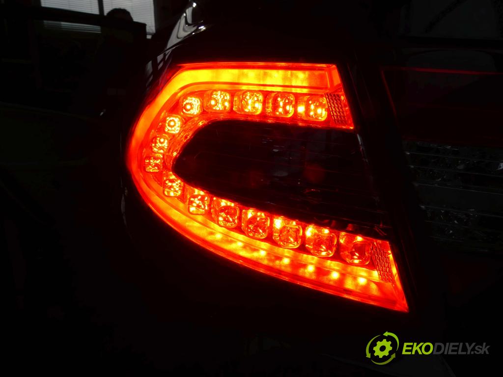 Kia Optima III 2010-2015 1.7 crdi 136 HP manual 100 kW 1685 cm3 4- svetlo / reflektor zadné ľavé 92401-2T0 (Ostatné)