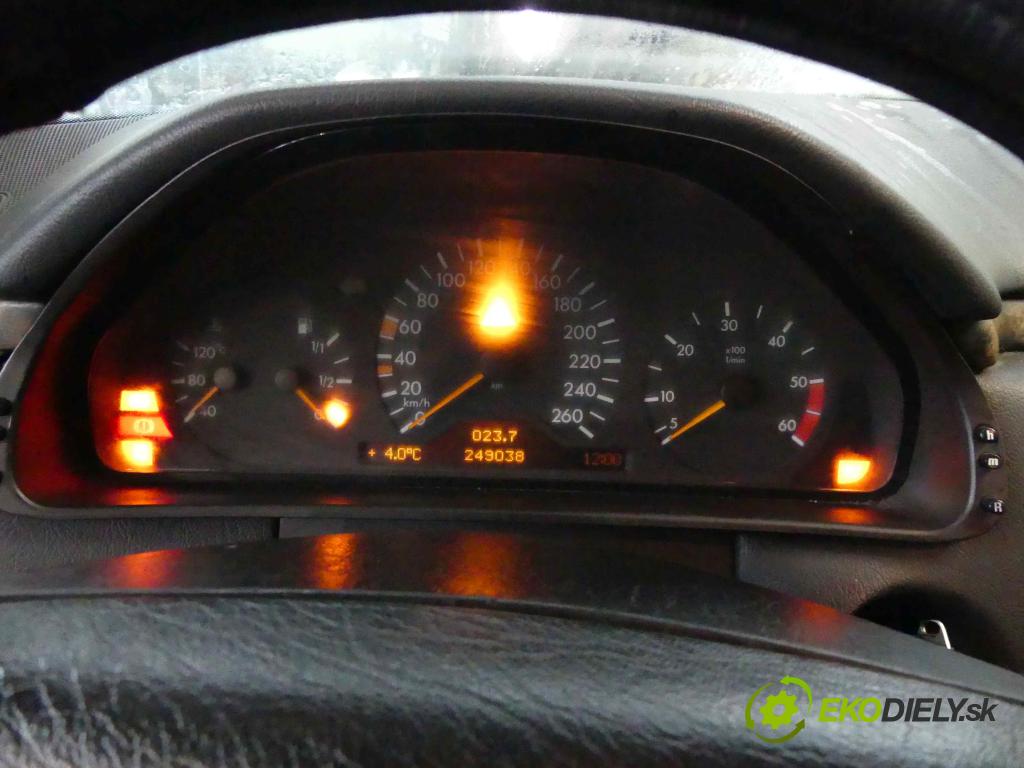 Mercedes E W210 1995-2002 2.5 TD 150 HP manual 110 kW 2497 cm3 5- prístrojovka/ budíky 2105403348 (Prístrojové dosky, displeje)