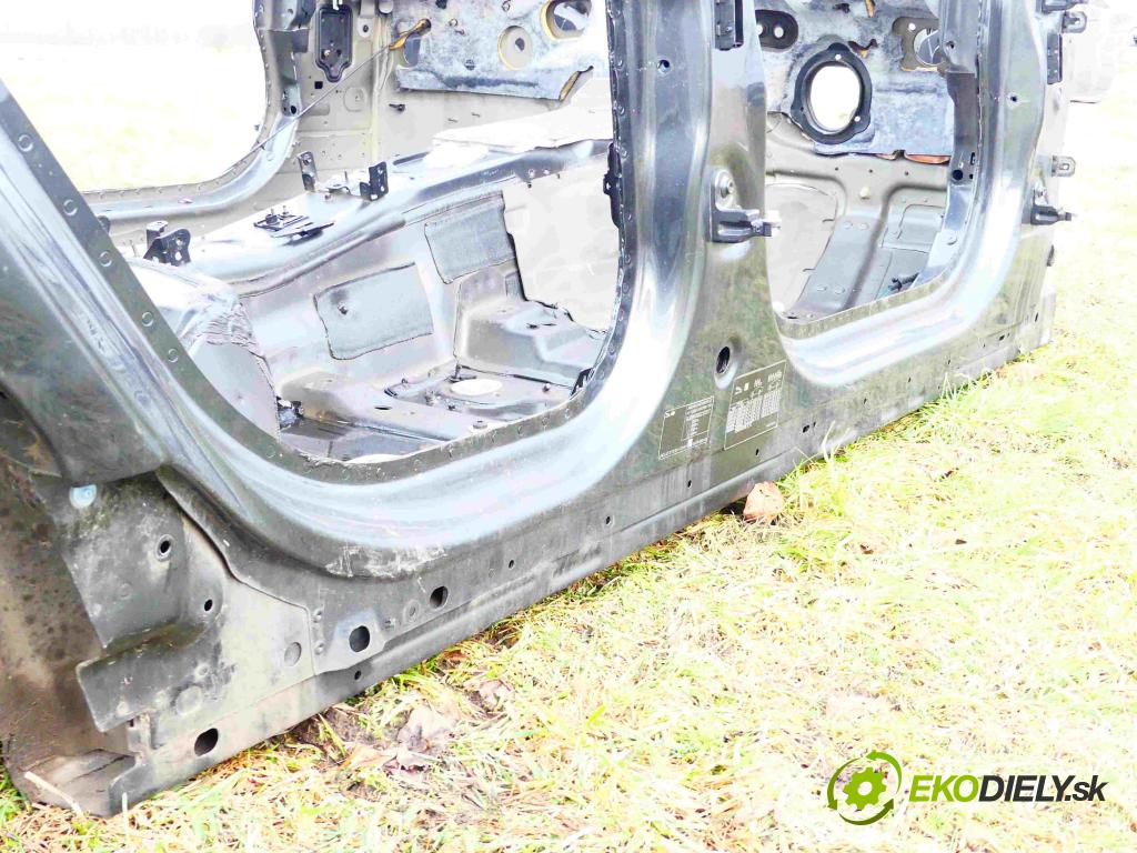 Jaguar XF II 2015- 2.0d 179KM automatic 132 kW 1999 cm3 4- práh pravý  (Ostatní)