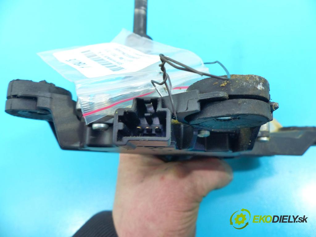 Ford C-Max I 2003-2010 1.6 tdci 109 HP manual 80 kW 1560 cm3 5- motor stieračov zadné 0390201582