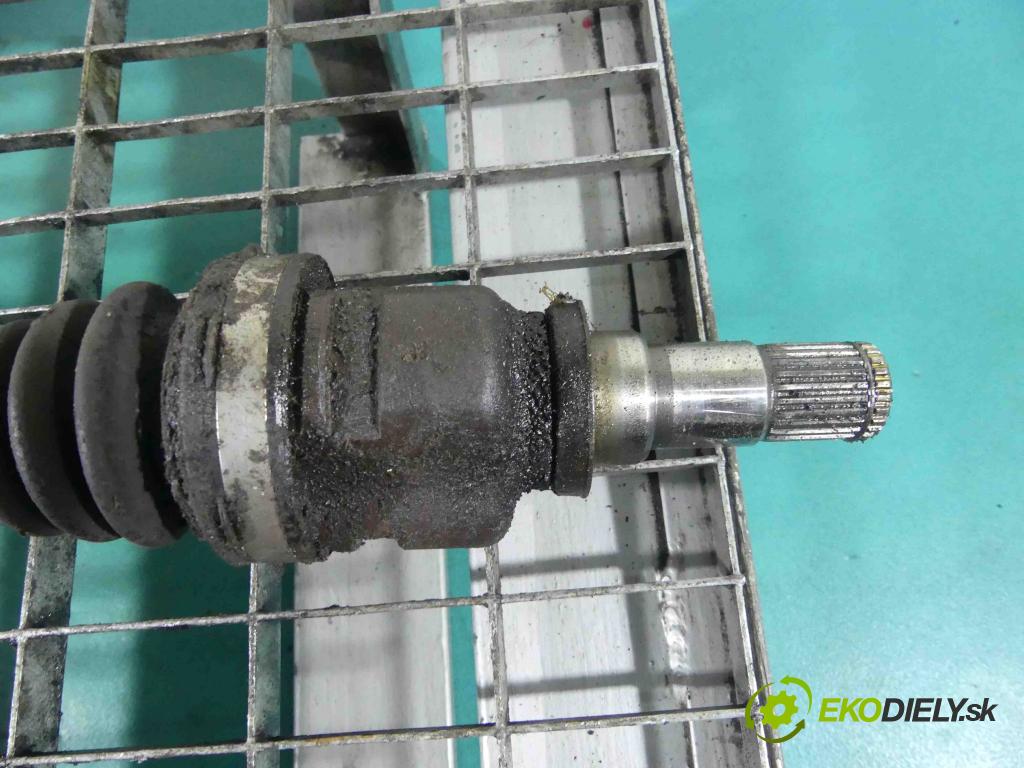 Peugeot 107 1.0 68 HP manual 50 kW 998 cm3 3- poloos pravé  (Poloosy)