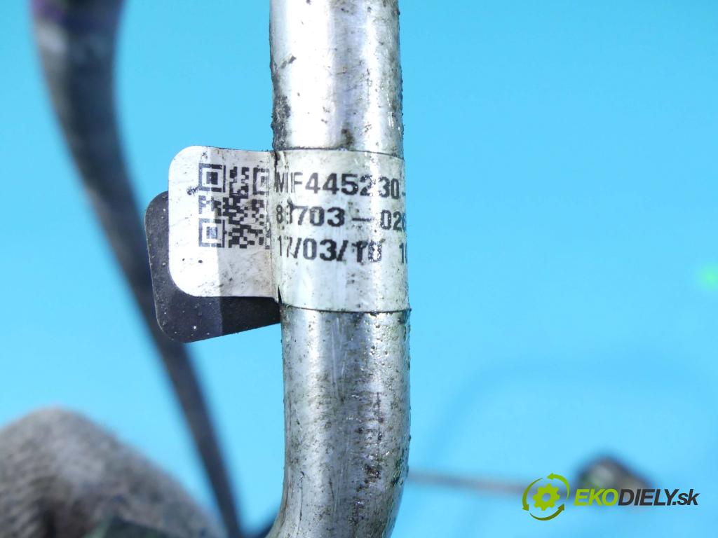 Toyota Auris I 2006-2013 1.4 D4D 90 HP manual 66 kW 1364 cm3 5- rúrka klimatizácie 88703-02600