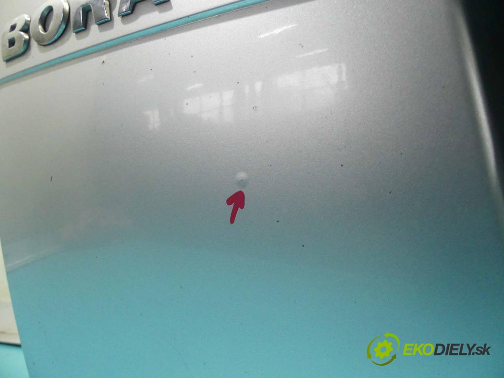 Vw Bora 1.9 tdi 101 hp manual 74 kW 1900 cm3 5- zadní kufrové dveře  (Zadní kapoty)