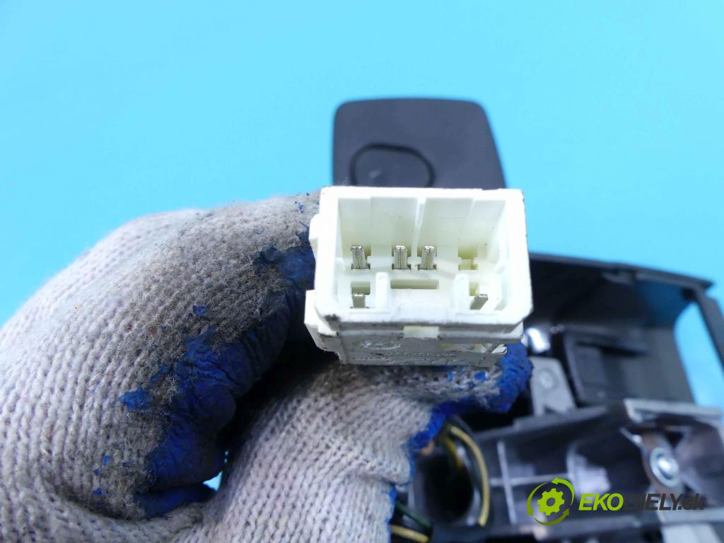 Alfa romeo 159 2.4 JTDm 200 hp automatic 147 kW 2387 cm3 5- zpětné zrcátko vnitřní 001560549040 (Světla vnitřní)