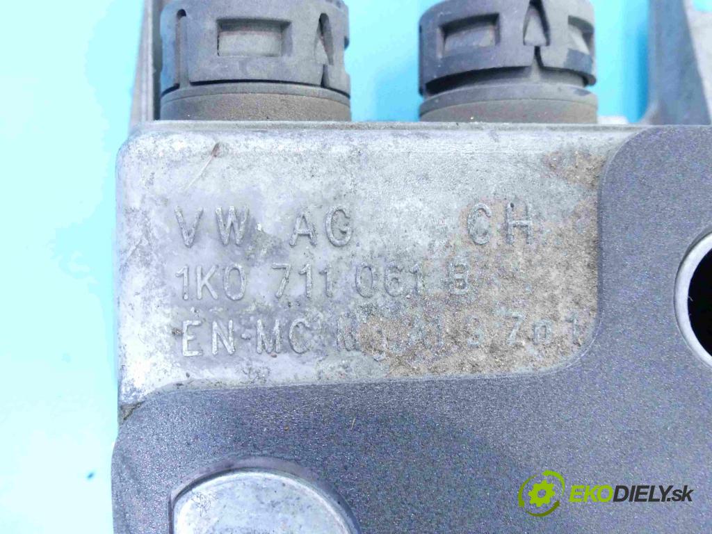 Skoda Octavia II 2004-2013 1.9 tdi 105 HP manual 77 kW 1900 cm3 5- Páka: Změny: stupeň,rýchlosť 1K0711049CK (Rýchlostné páky / kulisy)