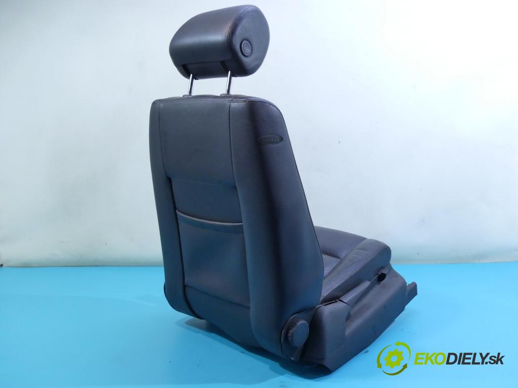 Vw Touareg I 2002-2010 2.5 tdi 174 HP manual 128 kW 2461 cm3 5- Sedačka pravý  (Sedačky, sedadlá)