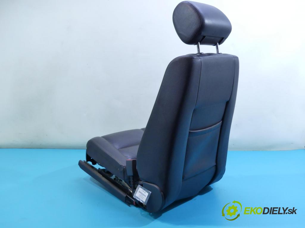 Vw Touareg I 2002-2010 2.5 tdi 174 HP manual 128 kW 2461 cm3 5- Sedačka pravý  (Sedačky, sedadlá)