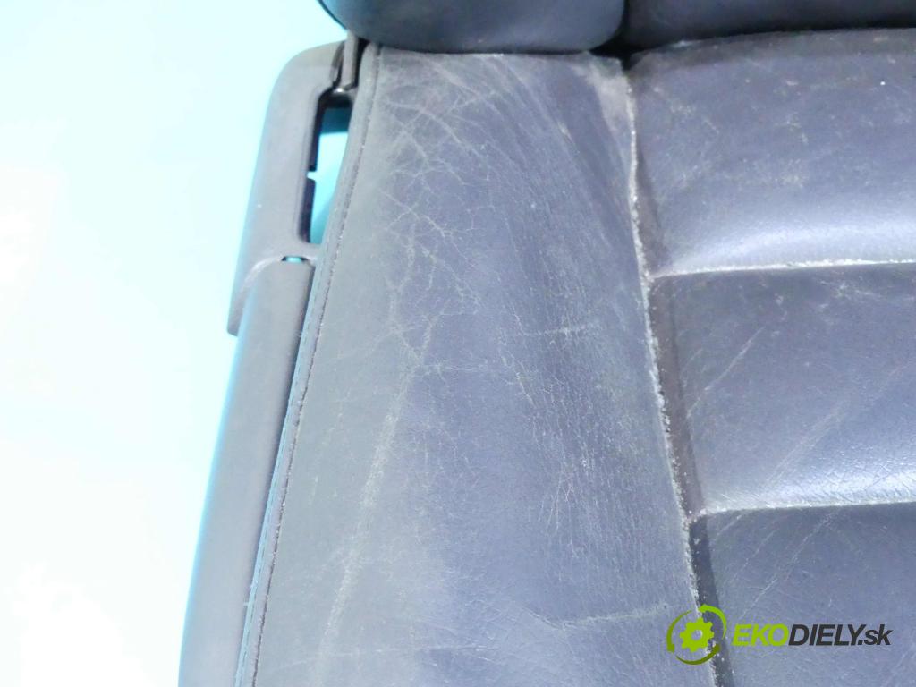 Vw Touareg I 2002-2010 2.5 tdi 174 HP manual 128 kW 2461 cm3 5- Sedačka pravý  (Sedačky, sedadlá)