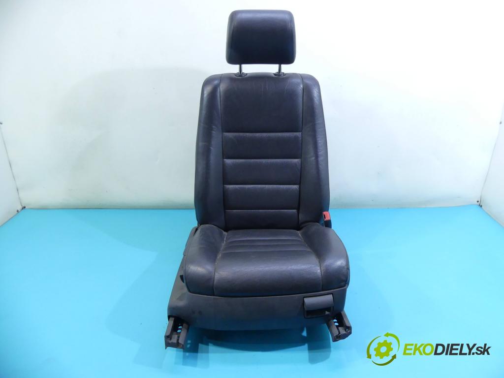Vw Touareg I 2002-2010 2.5 tdi 174 HP manual 128 kW 2461 cm3 5- Sedačka pravý  (Sedačky, sedadlá)