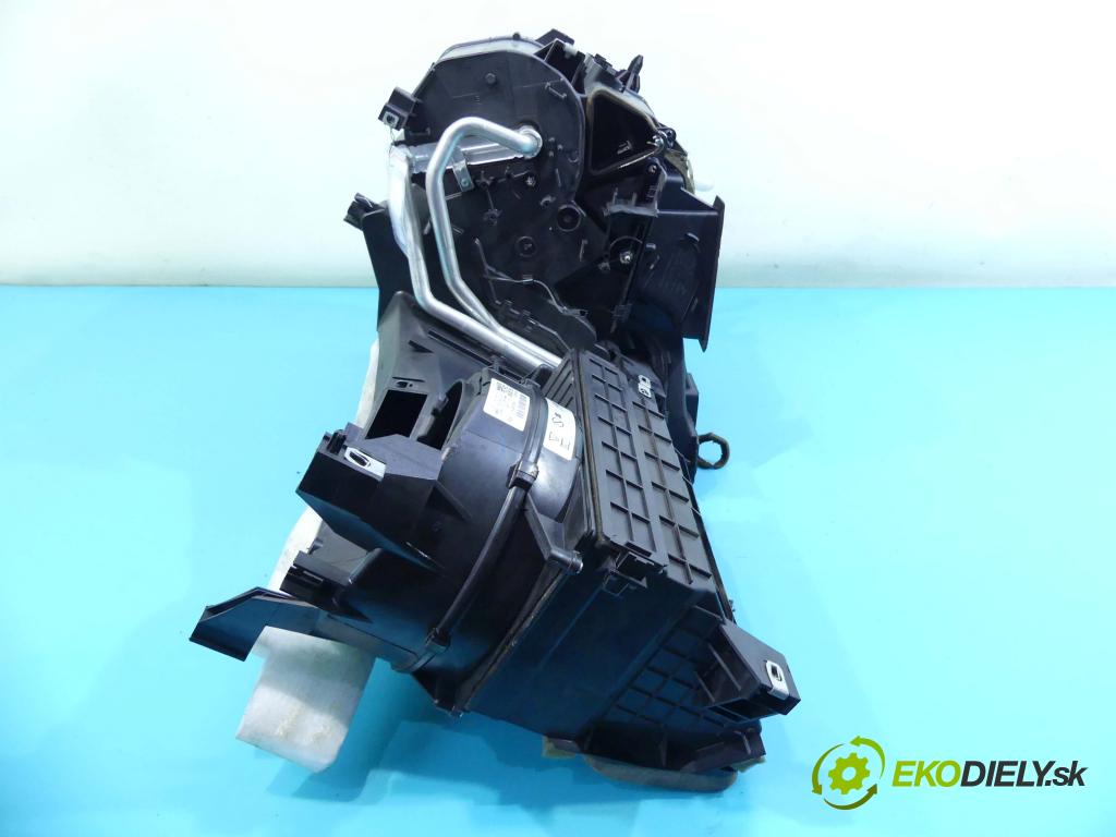 Land rover Range Rover III L322 02-12 3.0 D V6 245KM automatic 180 kW 2993 cm3 5- radiator AH22-18C424-ED (Radiátory kúrenia)