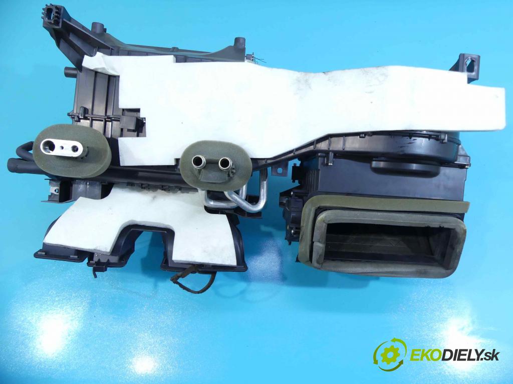 Land rover Range Rover III L322 02-12 3.0 D V6 245KM automatic 180 kW 2993 cm3 5- radiator AH22-18C424-ED (Radiátory kúrenia)