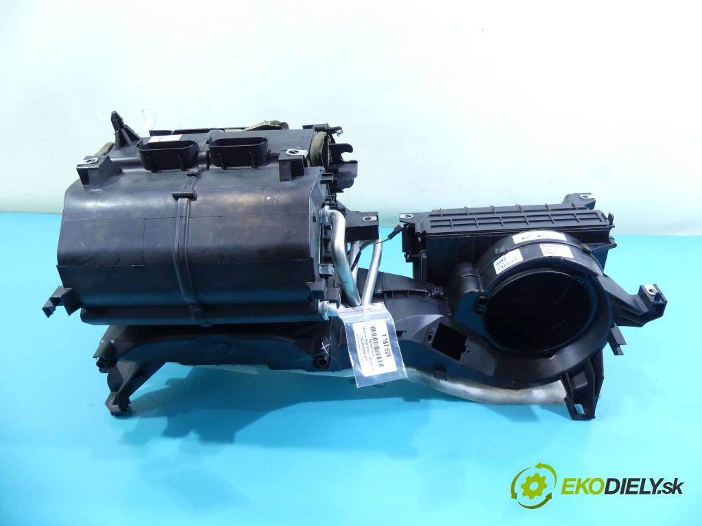 Land rover Range Rover III L322 02-12 3.0 D V6 245KM automatic 180 kW 2993 cm3 5- radiator AH22-18C424-ED (Radiátory kúrenia)