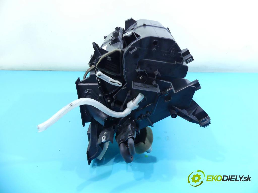 Land rover Range Rover III L322 02-12 3.0 D V6 245KM automatic 180 kW 2993 cm3 5- radiator AH22-18C424-ED (Radiátory kúrenia)