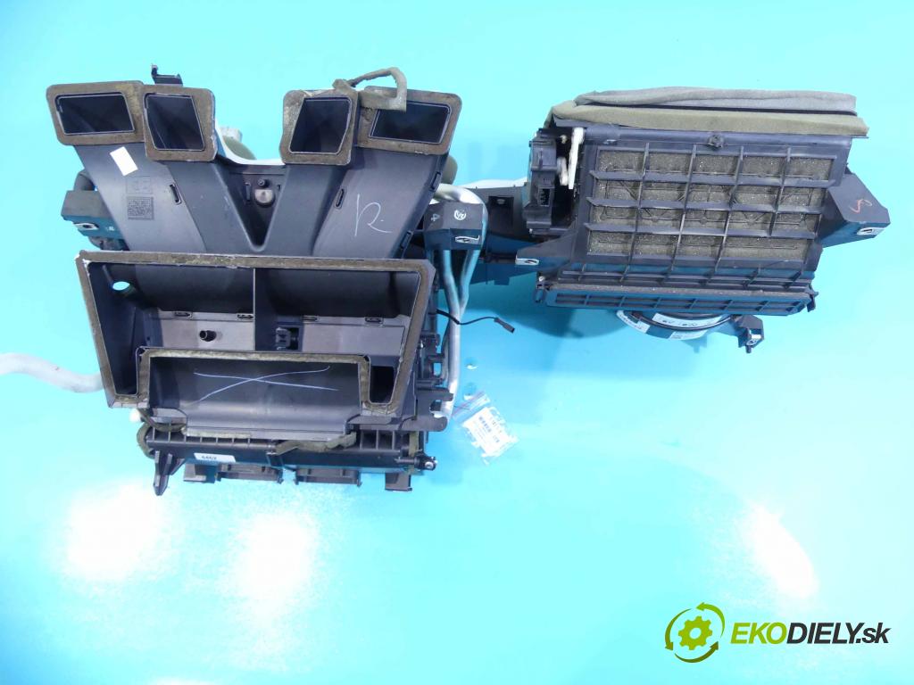 Land rover Range Rover III L322 02-12 3.0 D V6 245KM automatic 180 kW 2993 cm3 5- radiator AH22-18C424-ED (Radiátory kúrenia)