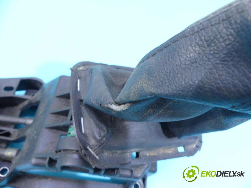 Toyota Avensis II T25 2003-2008 2.0 D4D 116 HP manual 85 kW 1995 cm3 5- Páka: Změny: stupeň,rýchlosť 37518-AV (Rýchlostné páky / kulisy)