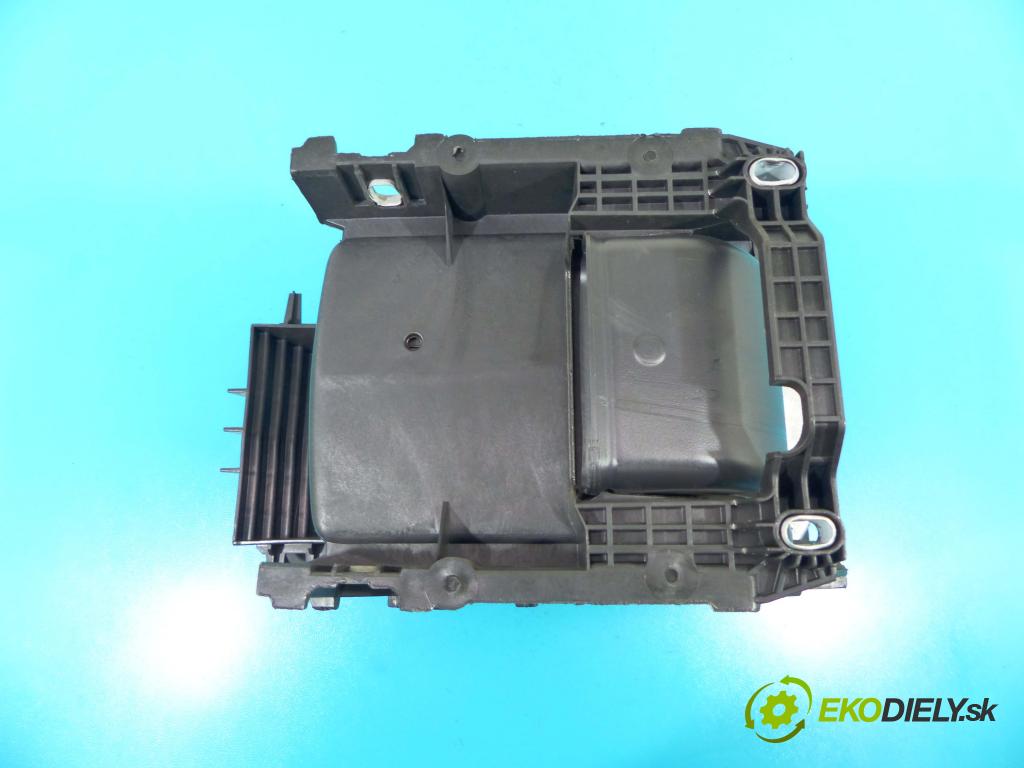 Vw Golf VII 2012-2020 2.0 tdi 150 HP manual 110 kW 1968 cm3 5- operadlo 5G0863250B (Lakťové opierky)