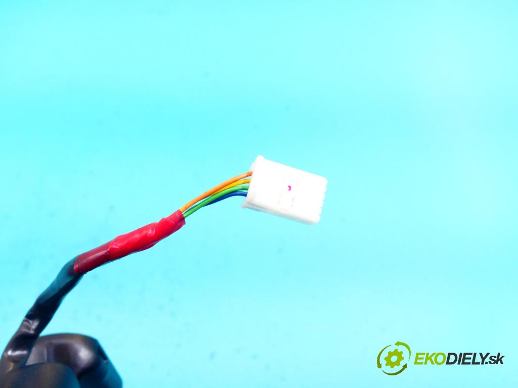 Lexus LS IV 2006-2017 5.0 V8 394KM automatic 290 kW 4969 cm3 4- zpětné zrcátko vnitřní  (Světla vnitřní)