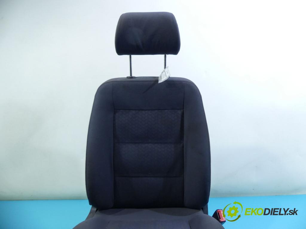 Audi A4 B5 1994-2001 1.8 20v 125 hp manual 92 kW 1781 cm3 4- Sedadlo pravý  (Sedačky, sedadla)