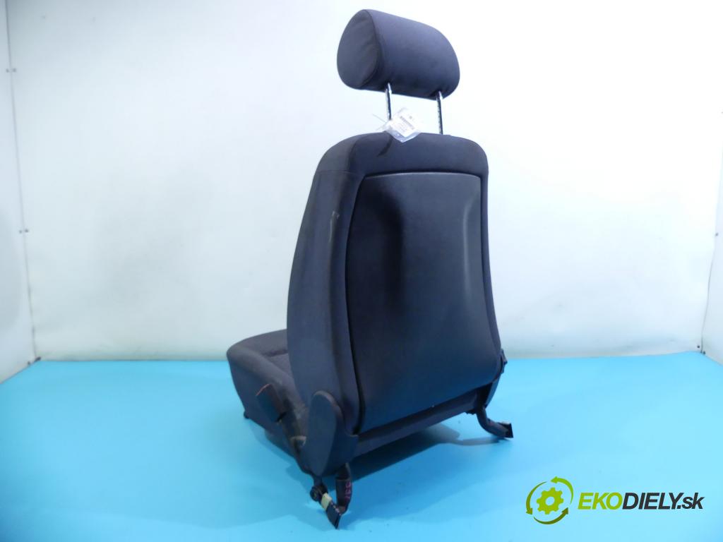 Audi A4 B5 1994-2001 1.8 20v 125 hp manual 92 kW 1781 cm3 4- Sedadlo pravý  (Sedačky, sedadla)