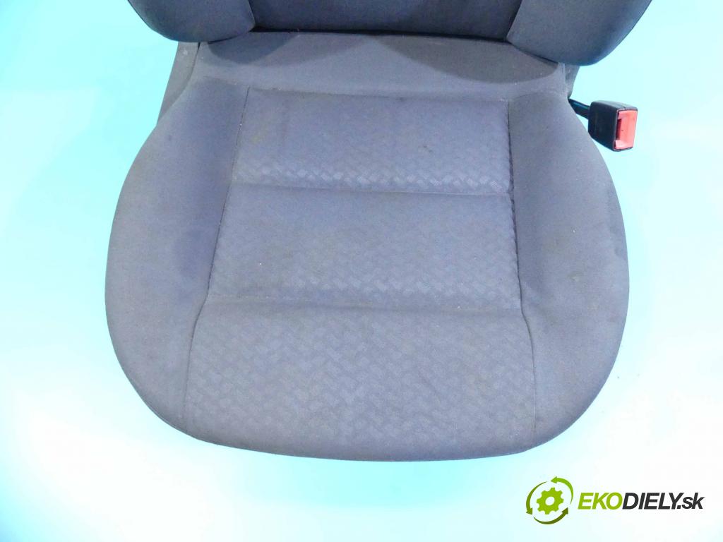 Audi A4 B5 1994-2001 1.8 20v 125 hp manual 92 kW 1781 cm3 4- Sedadlo pravý  (Sedačky, sedadla)