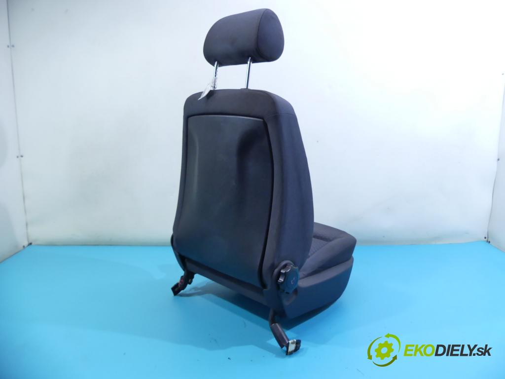 Audi A4 B5 1994-2001 1.8 20v 125 hp manual 92 kW 1781 cm3 4- Sedadlo pravý  (Sedačky, sedadla)