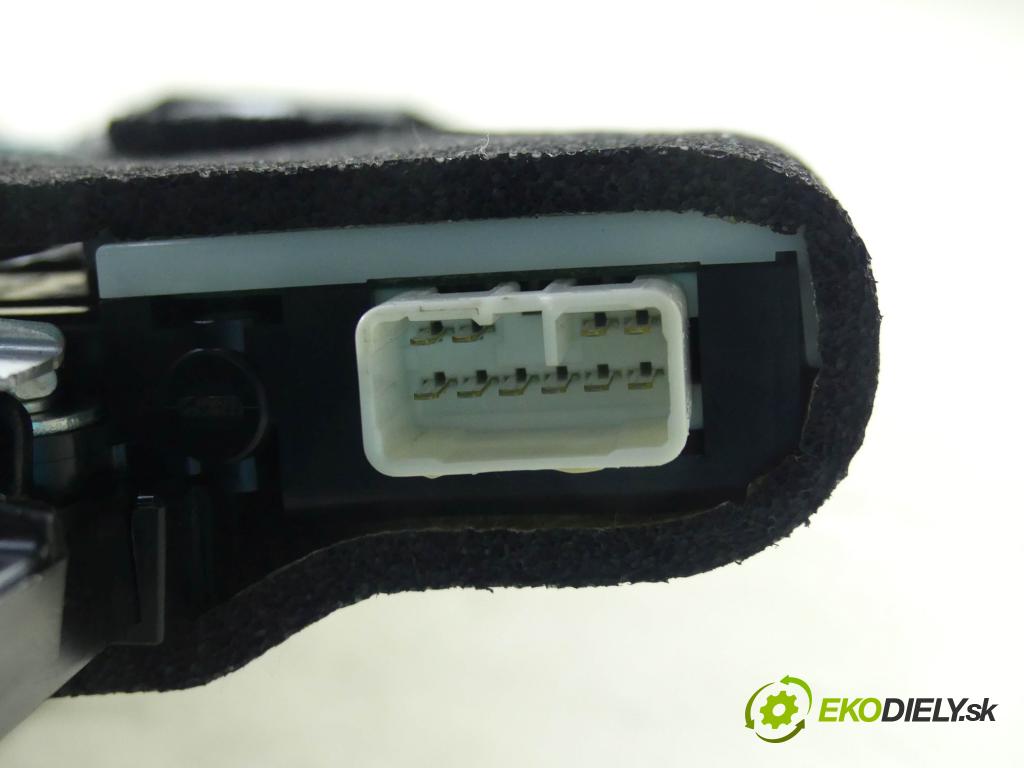 Lexus LS IV 2006-2017 5.0 V8 394KM: automatic 290 kW 4969 cm3 4- Střešní okno:  (Sklá karosérie)