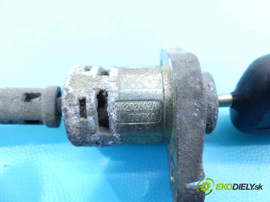 Ford Mondeo Mk3 2000-2007 2.0 tddi 90 hp manual 66 kW 1998 cm3 5- zámek kapoty