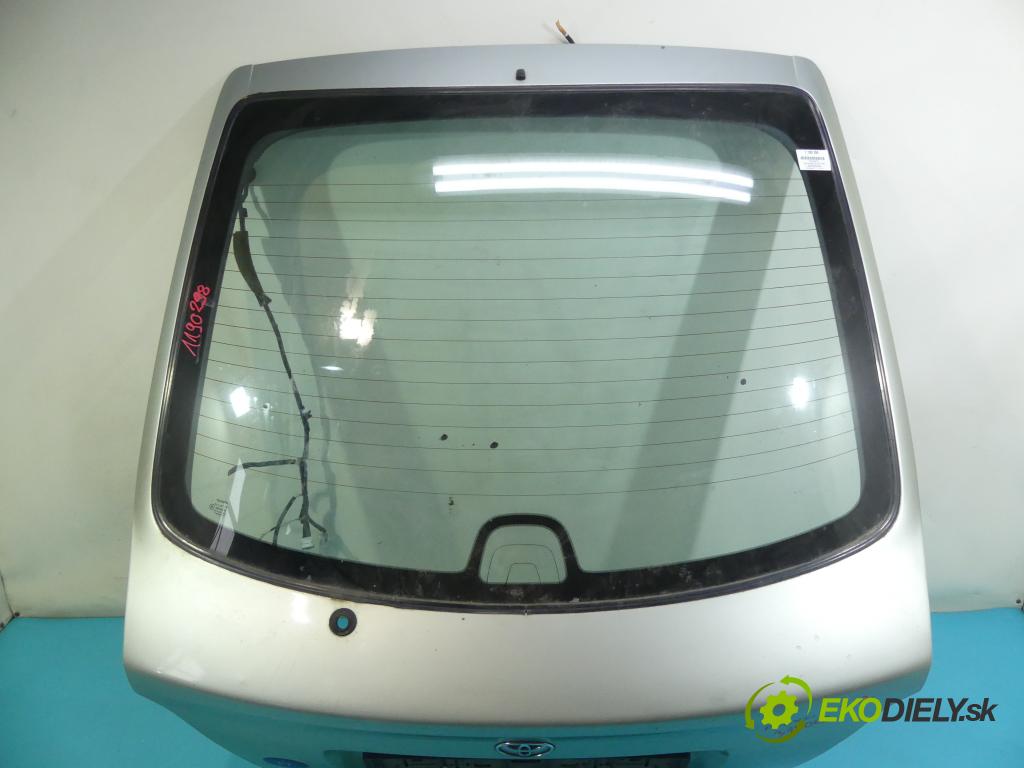 Toyota Avensis I T22 1997-2003 2.0 TD 90 hp manual 66 kW 1975 cm3 5- zadní kufrové dveře  (Zadní kapoty)