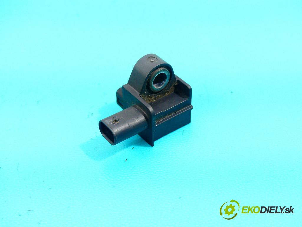 Vw Passat B8 2014 - 2.0 tdi 239KM automatic 176 kW 1968 cm3 5- snímač šokovat: 5Q0907651 (Snímače nárazu)