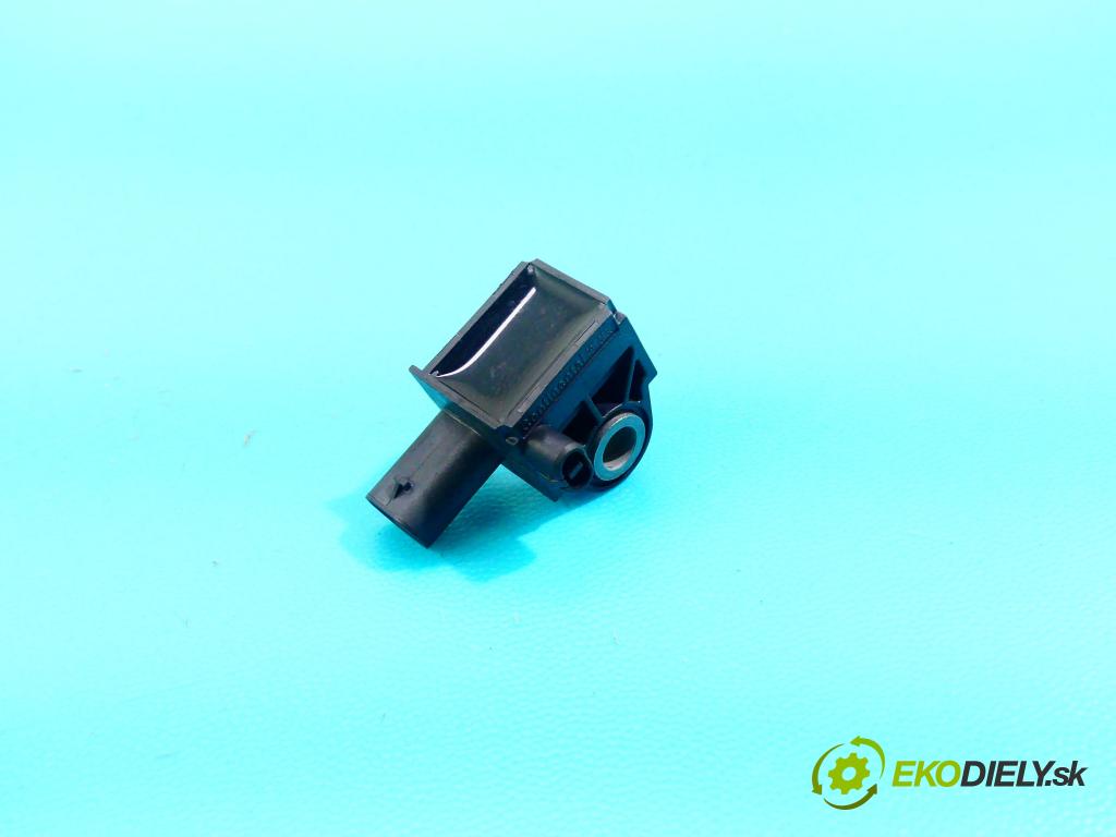 Vw Passat B8 2014 - 2.0 tdi 239KM automatic 176 kW 1968 cm3 5- snímač šokovat: 5Q0907651 (Snímače nárazu)