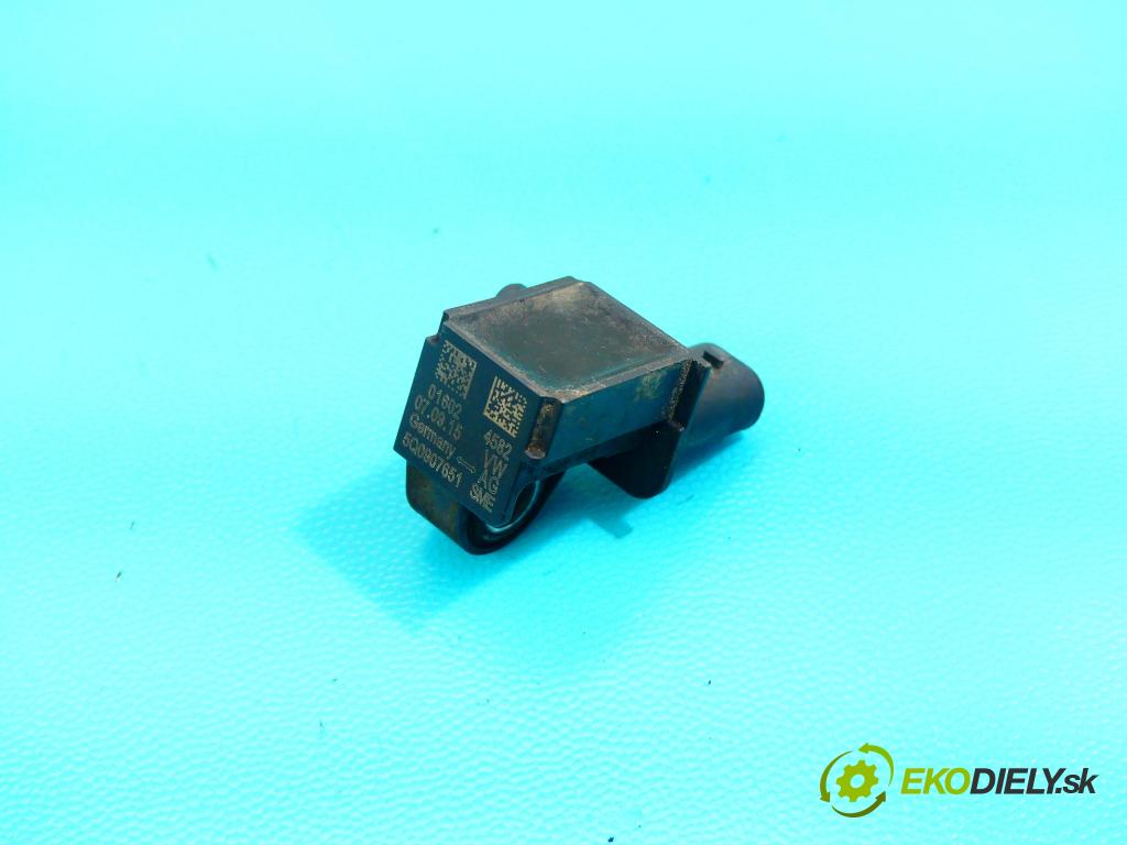 Vw Passat B8 2014 - 2.0 tdi 239KM automatic 176 kW 1968 cm3 5- snímač šokovat: 5Q0907651 (Snímače nárazu)