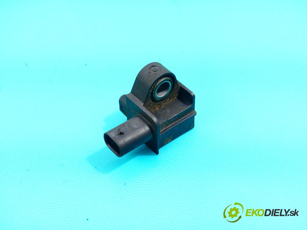 Vw Passat B8 2014 - 2.0 tdi 239KM automatic 176 kW 1968 cm3 5- snímač šokovat: 5Q0907651 (Snímače nárazu)