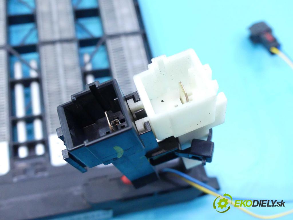 Volvo V40 II 2012-2019 2.0 D2 120 HP manual 88 kW 1969 cm3 5- radiator 31418971 (Radiátory kúrenia)