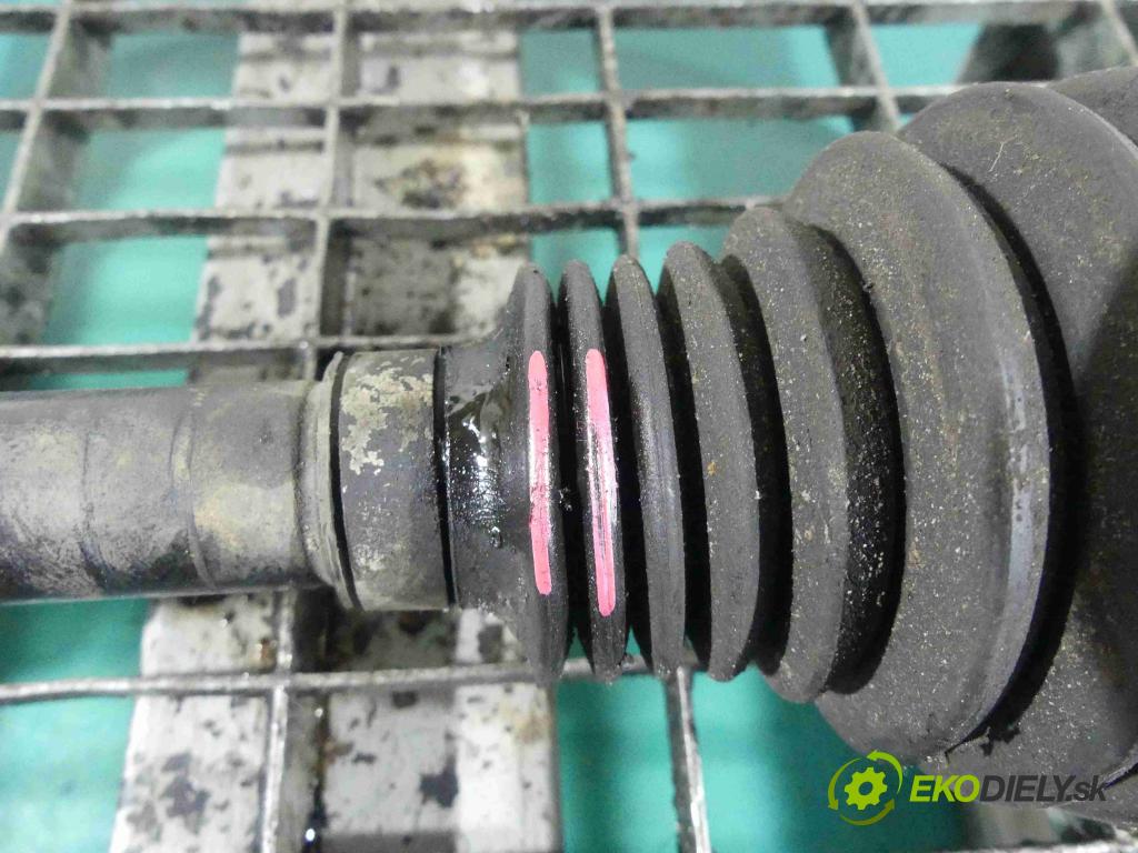 Volvo V40 II 2012-2019 2.0 D2 120 HP manual 88 kW 1969 cm3 5- poloos ľavé 31437065 (Poloosy)