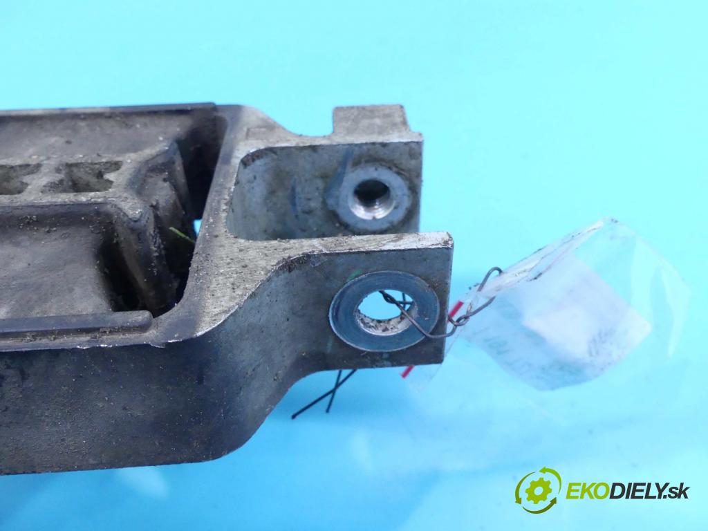 Volvo V40 II 2012-2019 2.0 D2 120 HP manual 88 kW 1969 cm3 5- airbag motora  (Držiaky motora)