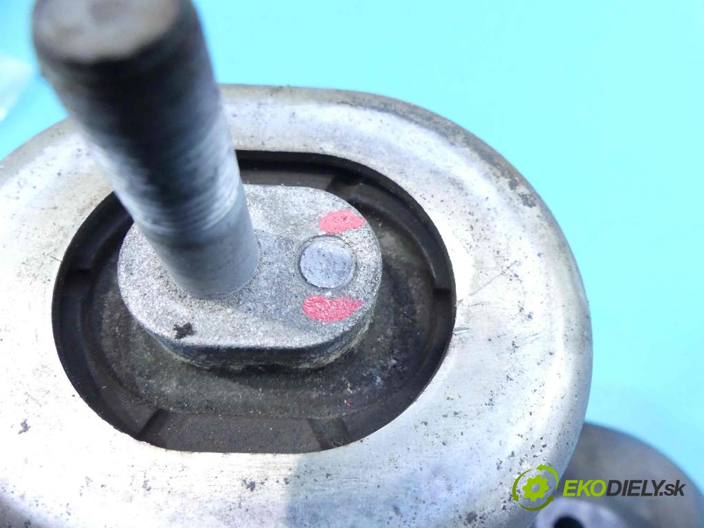 Lexus LS IV 2006-2017 5.0 V8 394KM: automatic 290 kW 4969 cm3 4- airbag motora  (Držiaky motora)