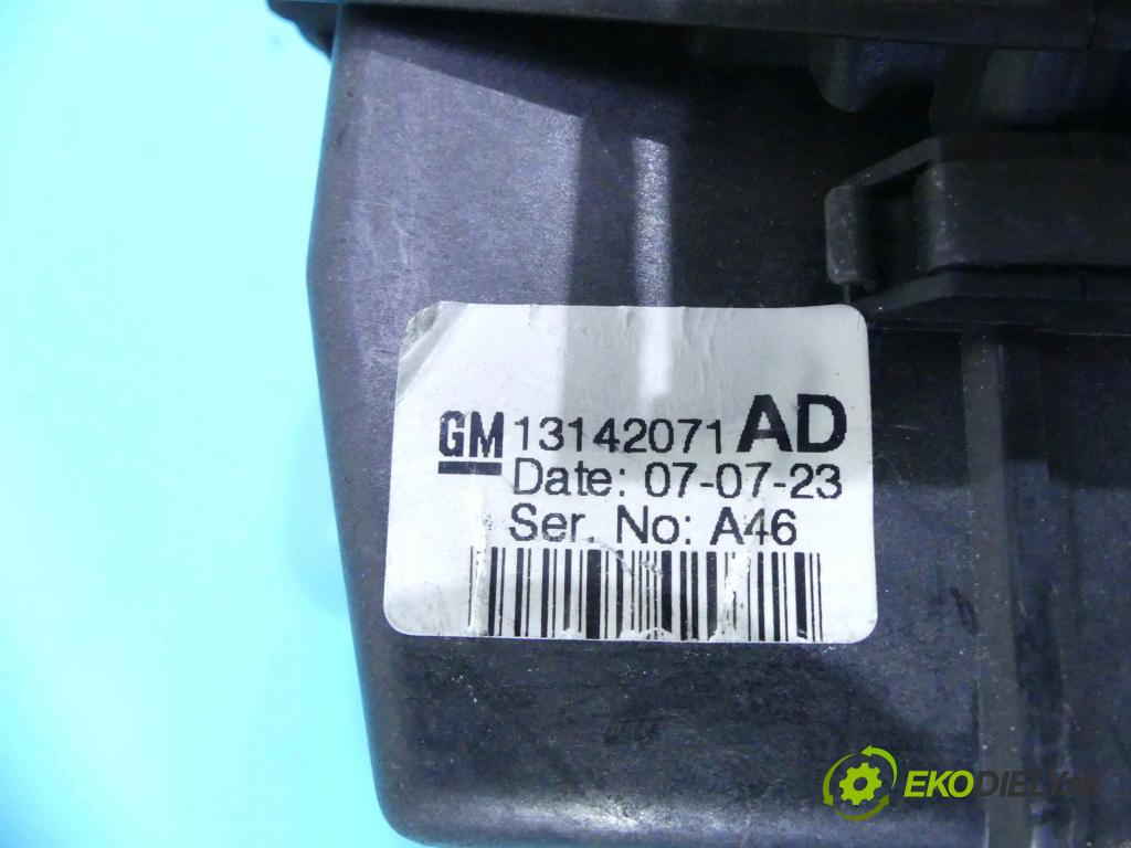 Opel Zafira B 2005-2014 1.9 cdti 120 HP automatic 88 kW 1910 cm3 5- Páka: Změny: stupeň,rýchlosť 13142071 (Rýchlostné páky / kulisy)