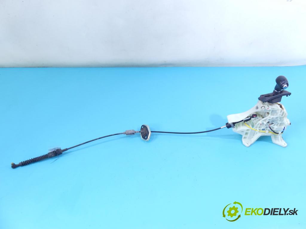 Kia Venga 1.6 16v 124hp automatic 91,5 kW 1591 cm3 5- Páka: Změny: stupeň,rýchlosť  (Rýchlostné páky / kulisy)