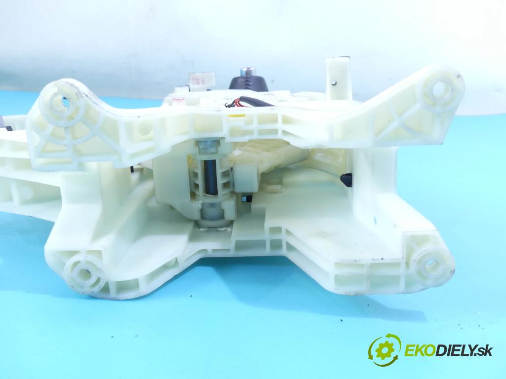 Kia Venga 1.6 16v 124hp automatic 91,5 kW 1591 cm3 5- Páka: Změny: stupeň,rýchlosť  (Rýchlostné páky / kulisy)