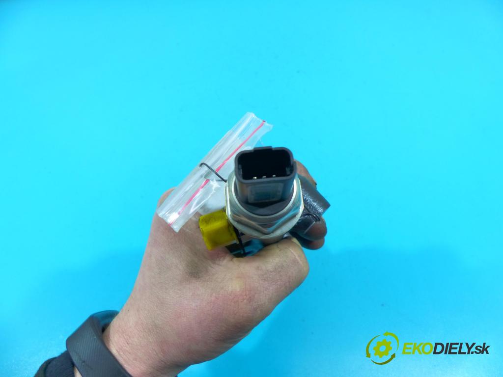 Peugeot 208 I 2012-2019 1.6 hdi 90 HP manual 66 kW 1560 cm3 5- lišta vstrekovacia 9685297580-03 (Vstrekovacie lišty)