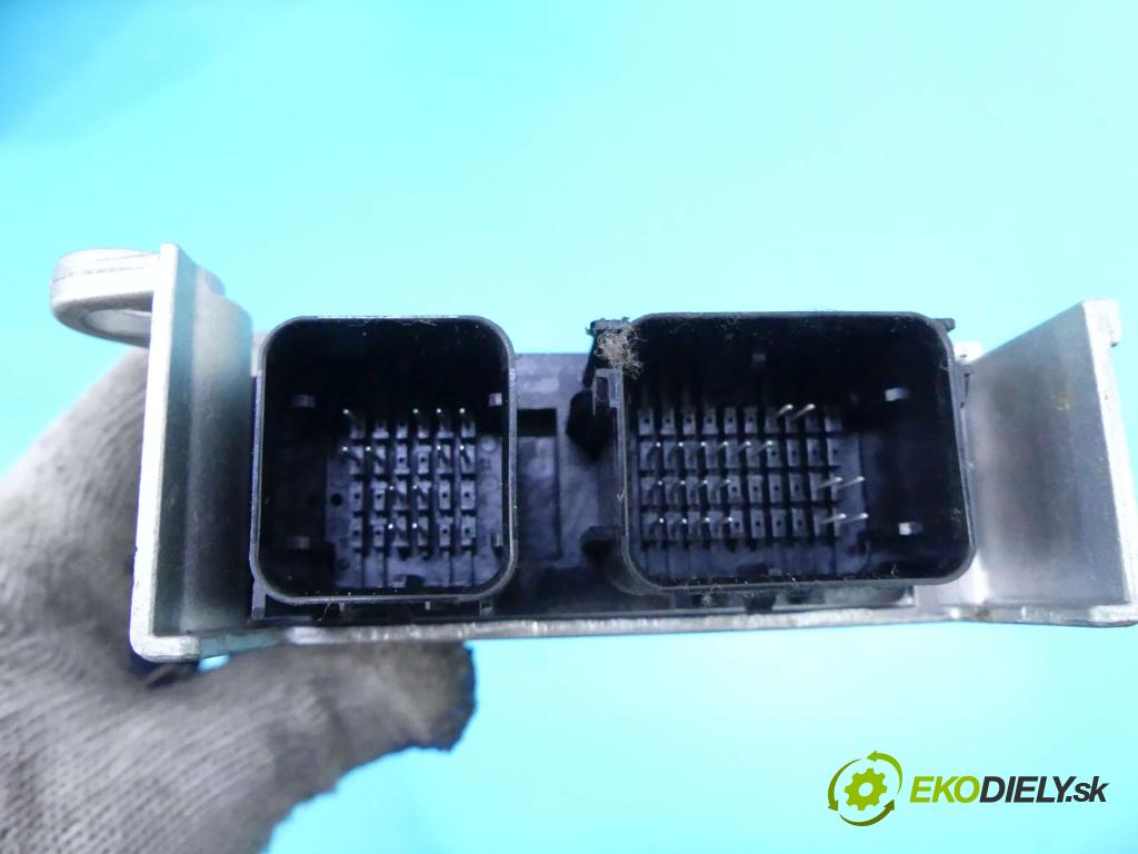 Ford Focus Mk2 2004-2011 1.6 tdci 109 HP manual 80 kW 1560 cm3 5- kokpit,pristrojová doska rozdeľovacia