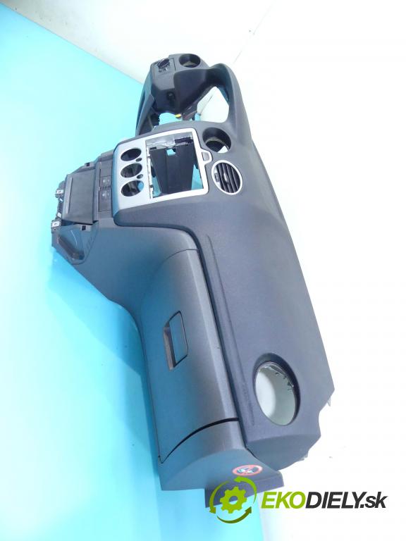 Ford Focus Mk2 2004-2011 1.6 tdci 109 HP manual 80 kW 1560 cm3 5- kokpit,pristrojová doska rozdeľovacia