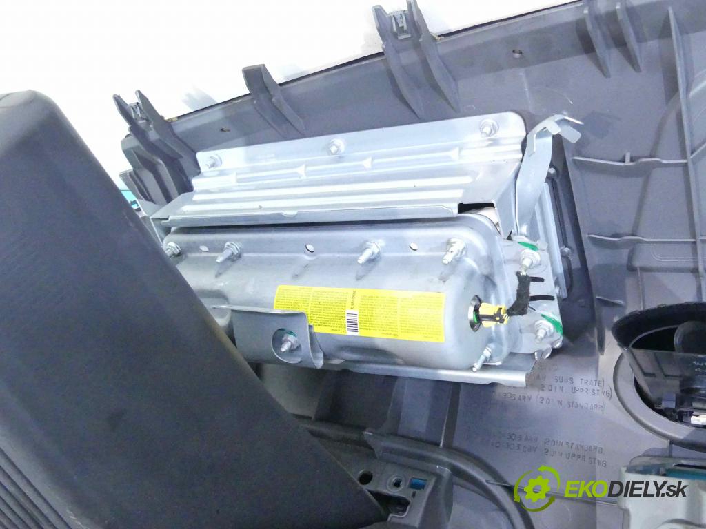 Ford Focus Mk2 2004-2011 1.6 tdci 109 HP manual 80 kW 1560 cm3 5- kokpit,pristrojová doska rozdeľovacia