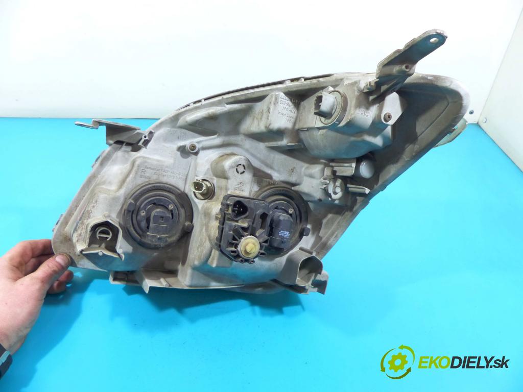 Toyota Corolla Verso I 2001-2004 2.0 D4D 90 HP manual 66 kW 1995 cm3 5- Reflektor: pravý  (Pravé)