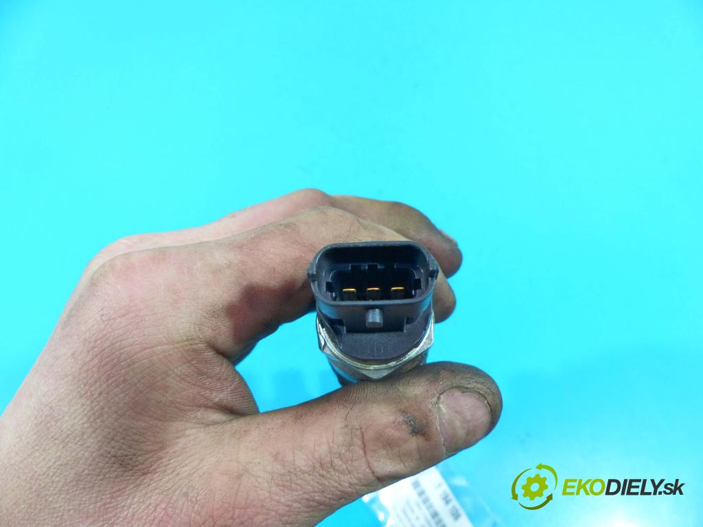 Hyundai I30 I 2007-2012 1.6 crdi 116 HP manual 85 kW 1582 cm3 5- lišta vstrekovacia 0445214181 (Vstrekovacie lišty)