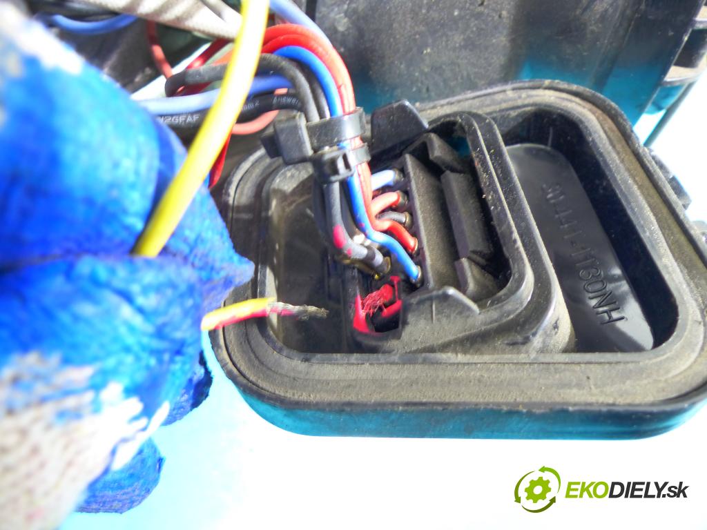 Vw Golf IV 1997-2003 1.9 tdi 116 hp manual 85 kW 1896 cm3 5- světlo levý