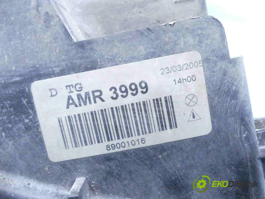 Land rover Freelander I 1998-2006 1.8 16v 120 HP manual 88 kW 1795 cm3 5- Reflektor: pravý 89001016 (Pravé)