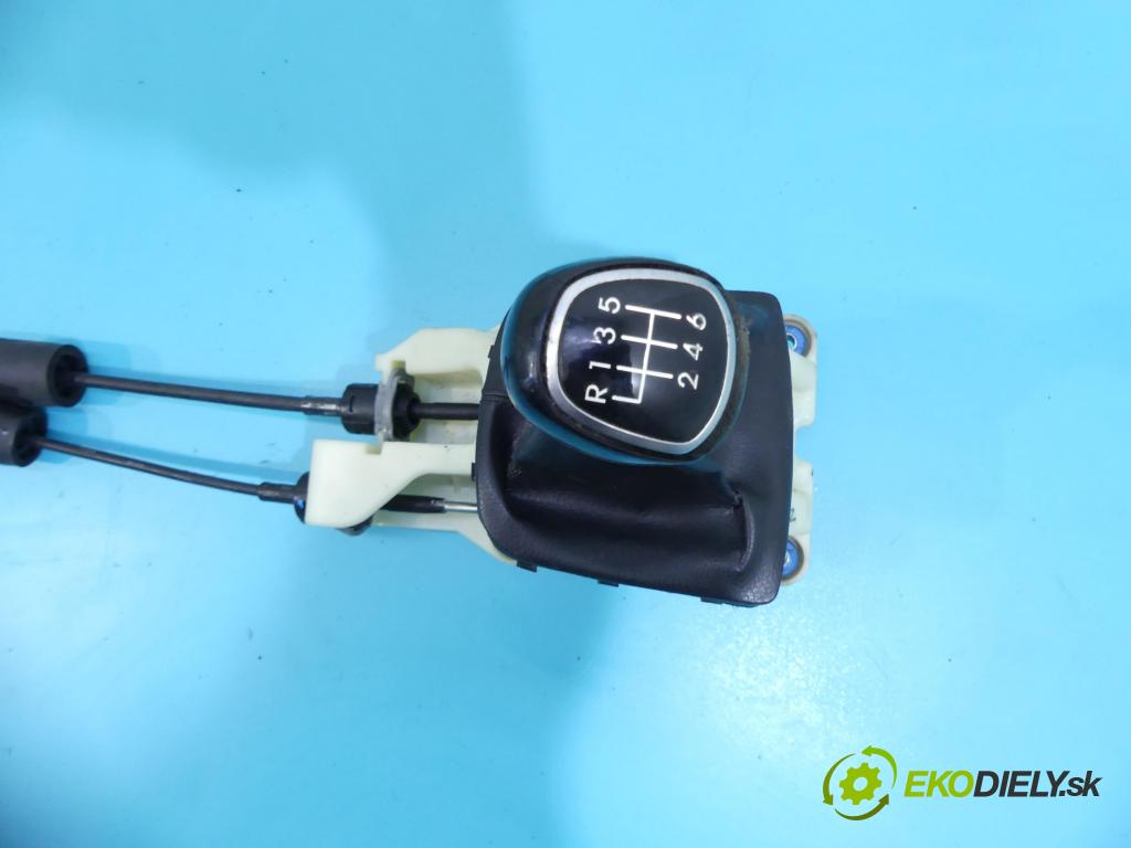 Hyundai I40 1.7 crdi 116 HP manual 85 kW 1685 cm3 5- Páka: Změny: stupeň,rýchlosť  (Rýchlostné páky / kulisy)